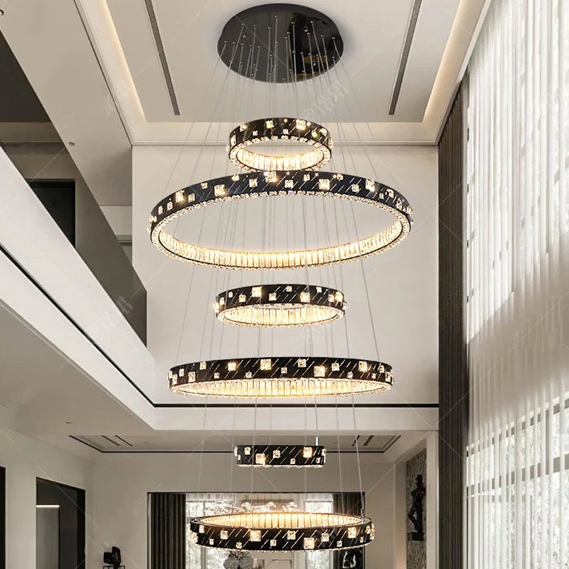 chandelier suspendu moderne plusieurs niveaux anneaux cristal transparents noir doré