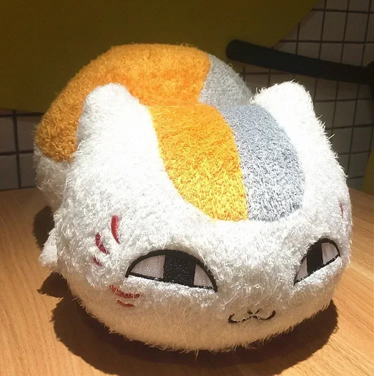 oreiller peluche chaton sourire blanc orange gris rose yeux fermés cartoon mignon joues rouges