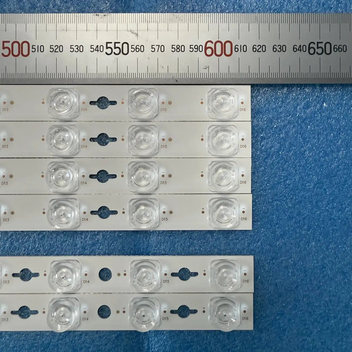 bande lumineuse led rétro éclairage téléviseur blanc adhésive connecteurs modernes écran plat grande taille