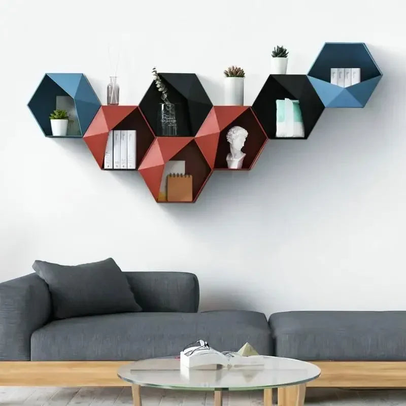 Étagère murale hexagonale kaki foncé avec décoration