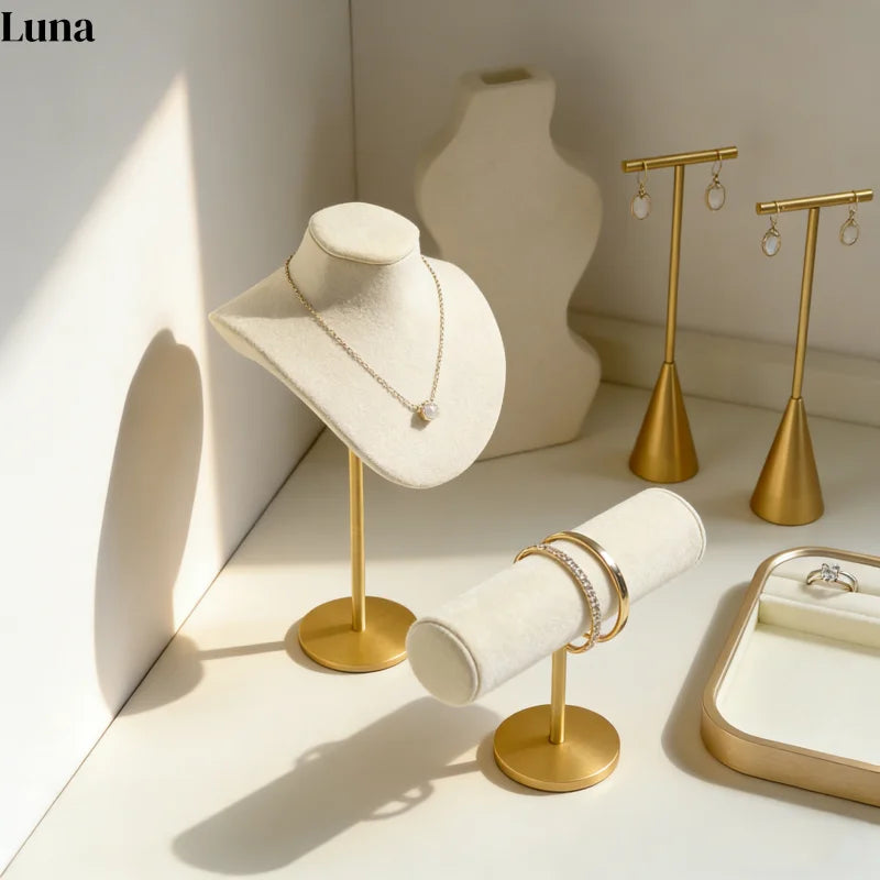 support bijoux velours blanc métal doré présentoir collier bracelet plateau compartimenté organisateur table moderne