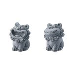 statues lions gris texture sculptée motifs floraux japonais traditionnel shisa dimensions petites