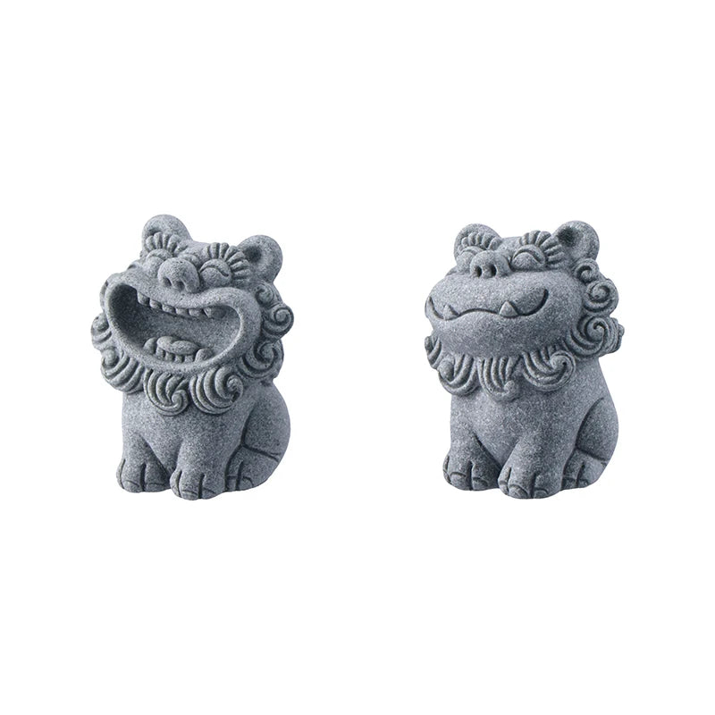 statues lions gris texture sculptée motifs floraux japonais traditionnel shisa dimensions petites