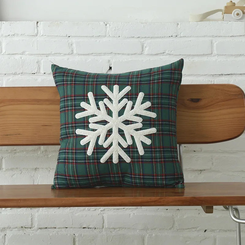 coussins brodés motif tartan vert rouge hoho joy noël decoration intérieure vintage moderne