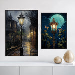 Deux peintures murales représentant des scènes nocturnes enchantées, l'une montrant une rue illuminée par un lampadaire et l'autre une lanterne magique entourée de papillons dans un paysage sous la lune.