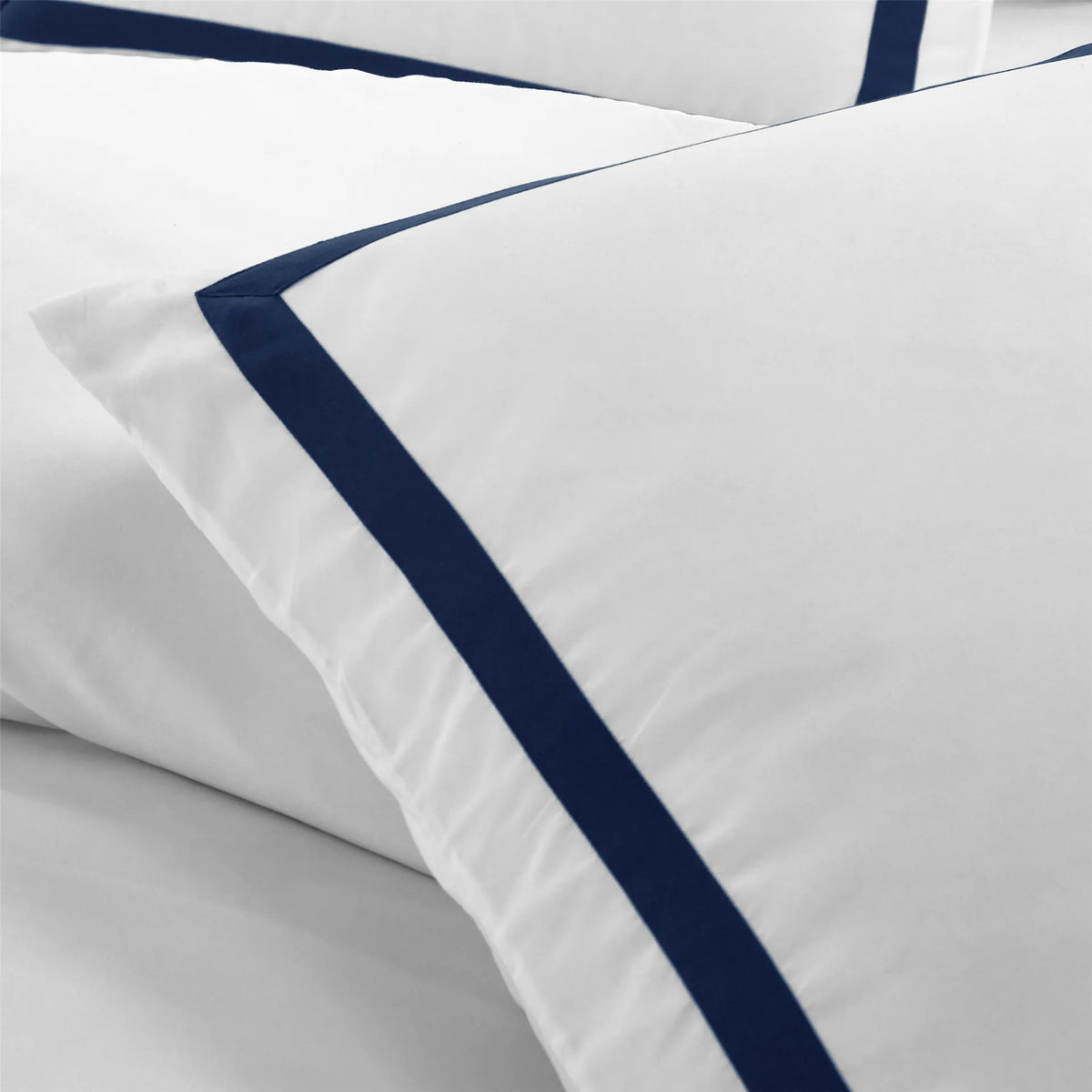 parure lit complète housse couette taies oreiller bleu marine rayures blanches