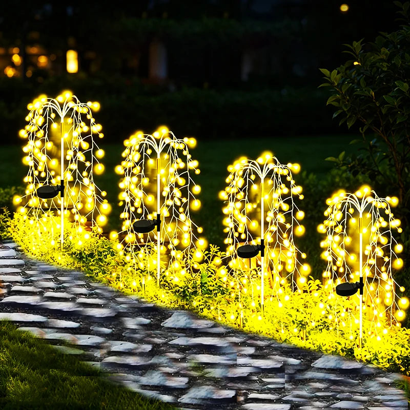 guirlandes solaires led jaune blanc argenté rouge vert bleu arbres feuilles patio jardin extérieur