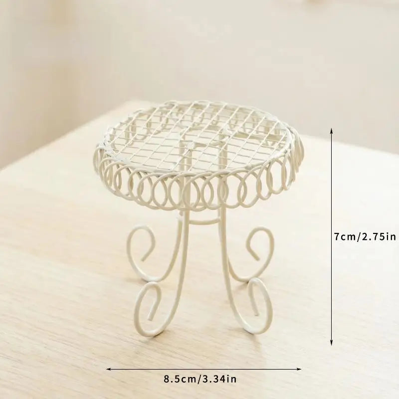 chaises table miniature métal grillagé vintage beige coussin serviette