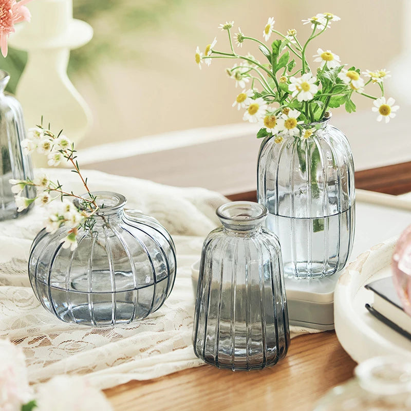 vases transparents moderne rayures verticales fleurs artificielles minimaliste verre deco table salon
