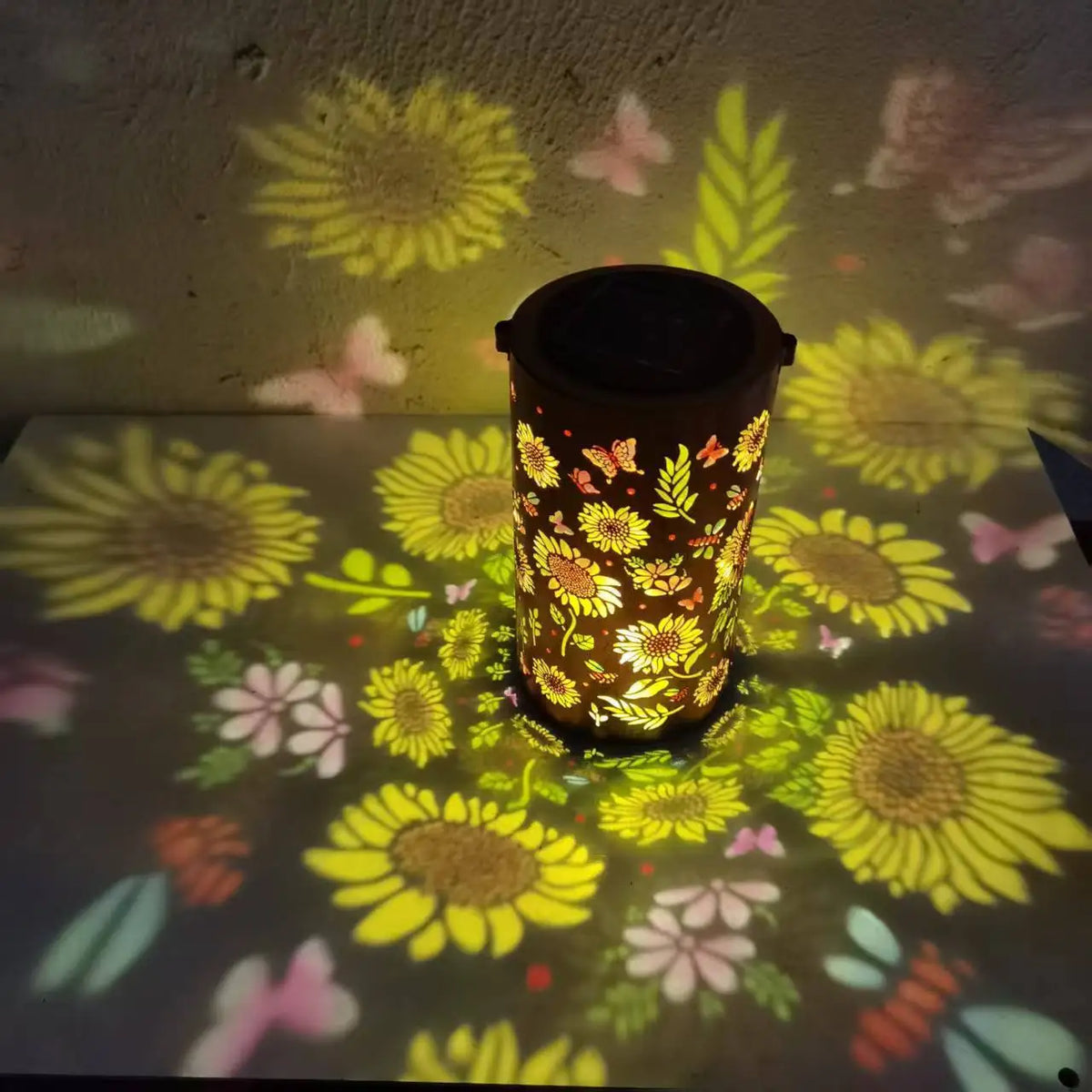 lanterne solaire marron jaune verte bleue fleurs papillons extérieur jardin porche
