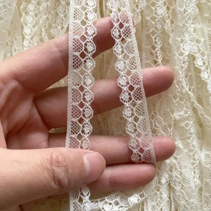 ruban dentelle motif floral blanc classique tissu polyester largeur 12mm longueur 10yards decoration