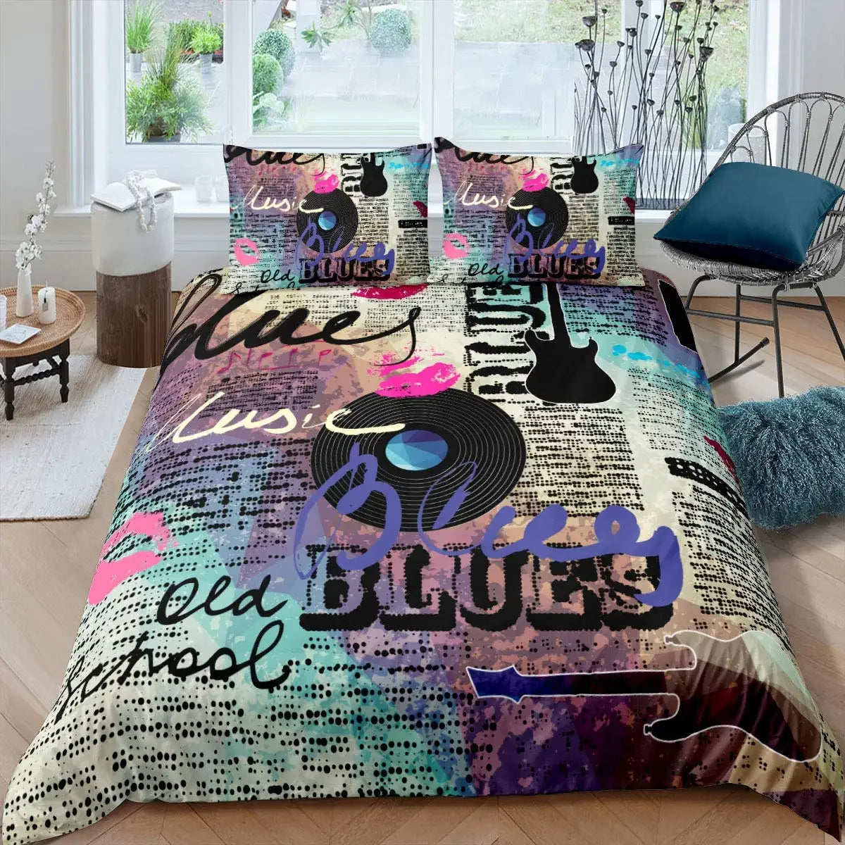 Housse de couette musicale noire et blanche sur un lit d'enfant