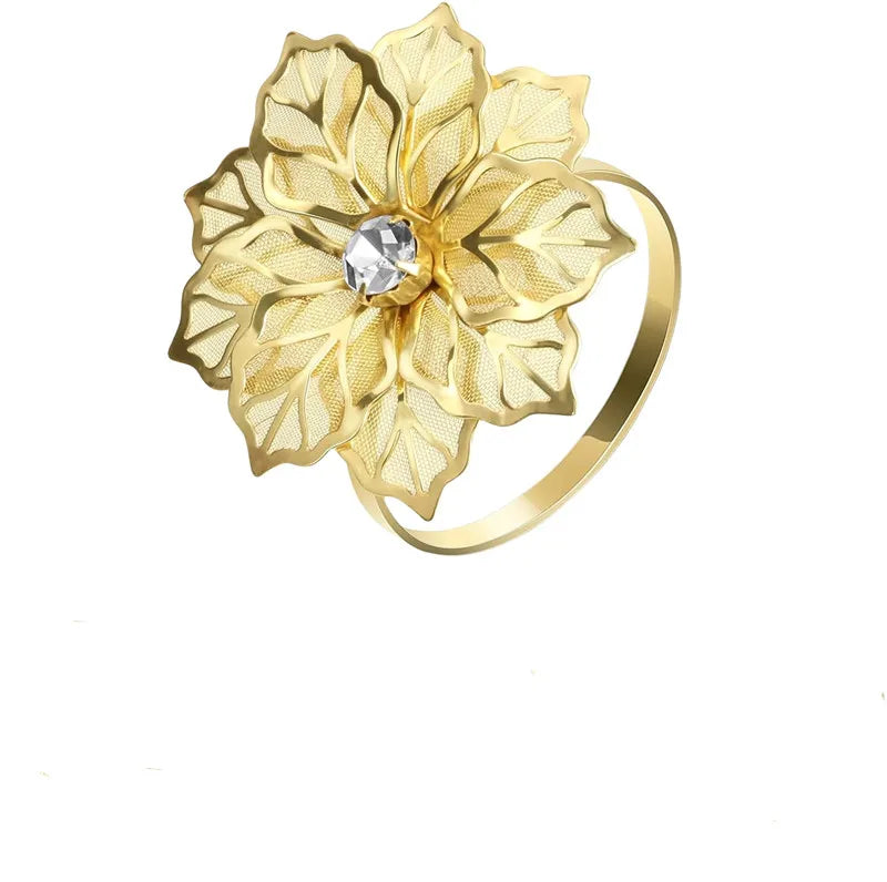 boucles serviette métal or blanc fleurs élégantes décoration table anniversaire mariage accessoires événementnels respectueux