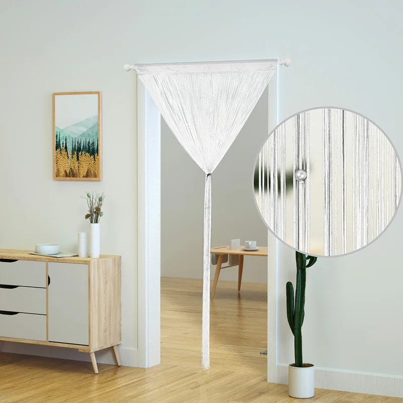 rideau porte blanc blanches lignes verticales moderne minimaliste opacité crochets chambre