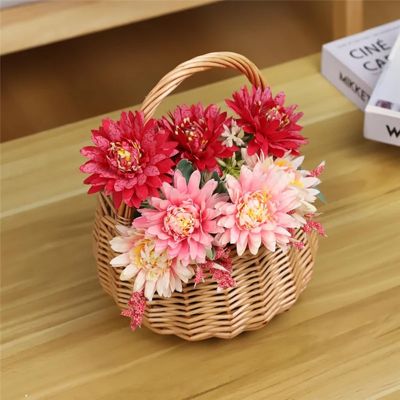 panier tressé osier réutilisable poignée naturelle traditionnel décoration intérieure fleurs artificielles rusticité mariage jardin