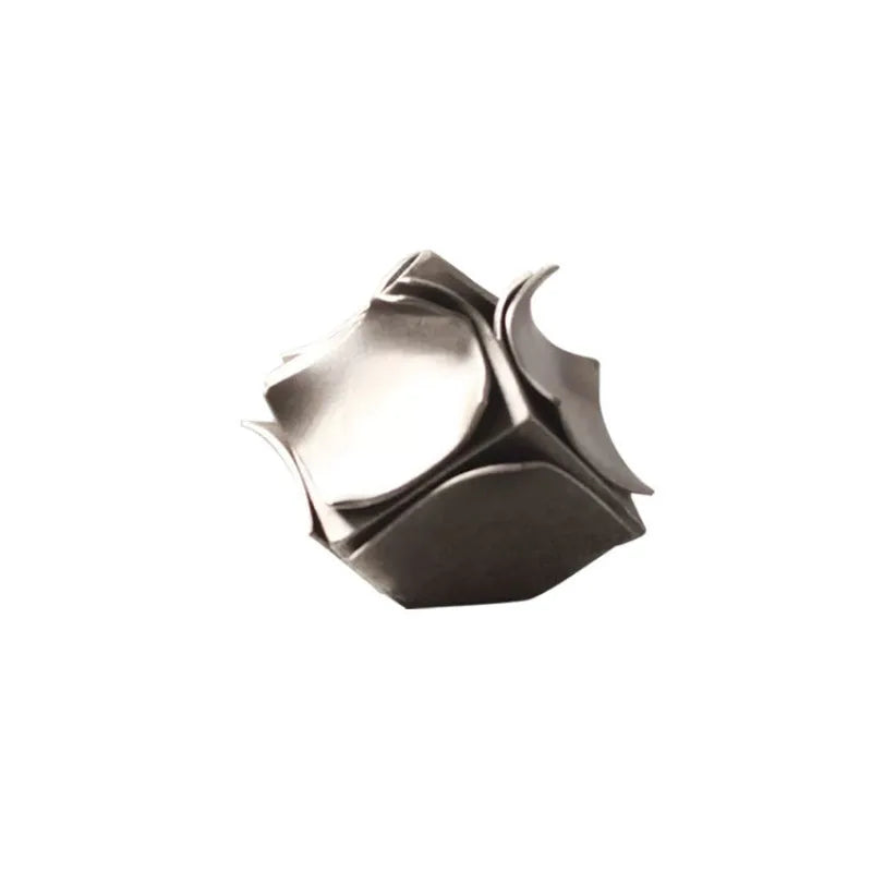 vases intérieurs modernes métal gris blanc décoratifs table élégants sculpturaux fleurés