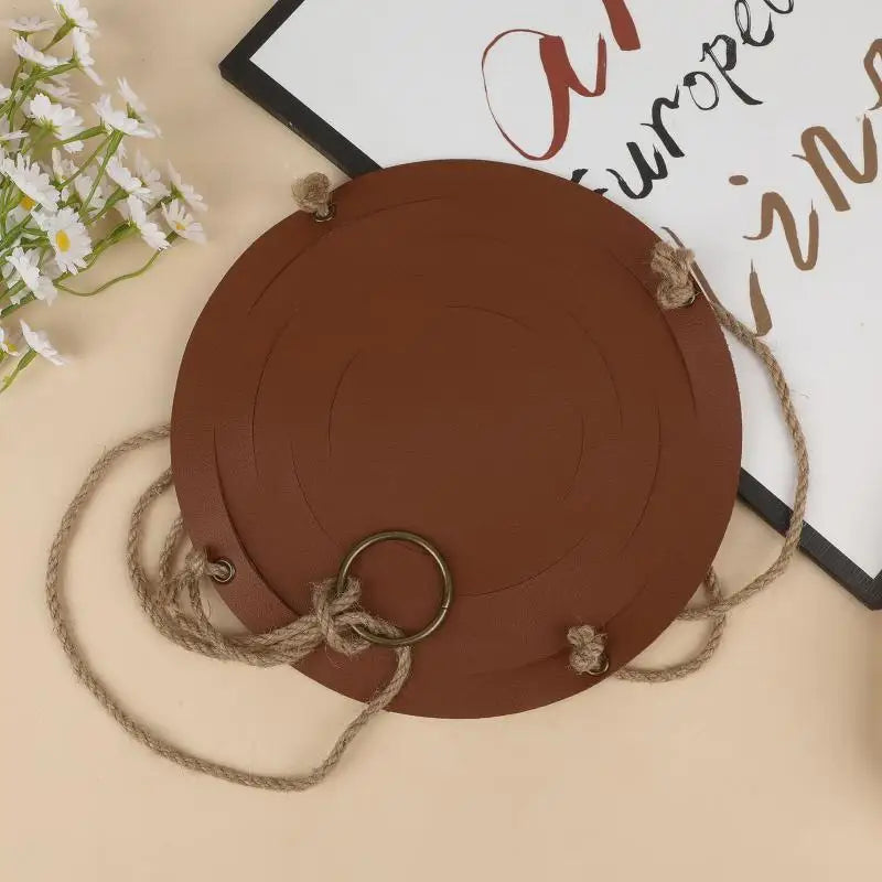 panier suspendu moderne cache plat vert rouge marron blanc anneau métal cordons fleur intérieur