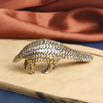 ornement métallique statuette pangolin doré émaillé écailles animalier décoration maison