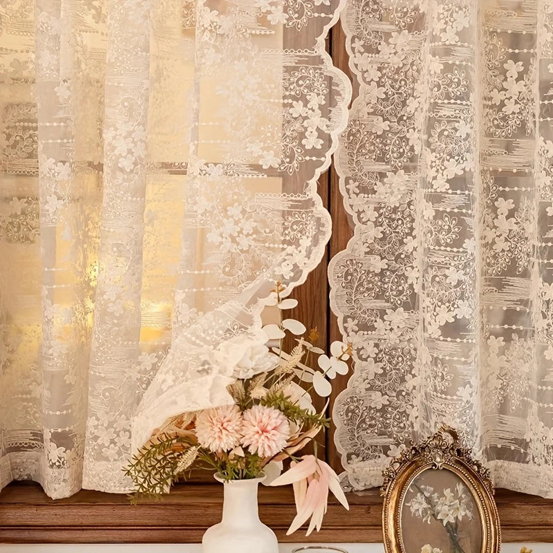 rideau dentelle florale vintage blanc cassé chambre moderne festonné romantique