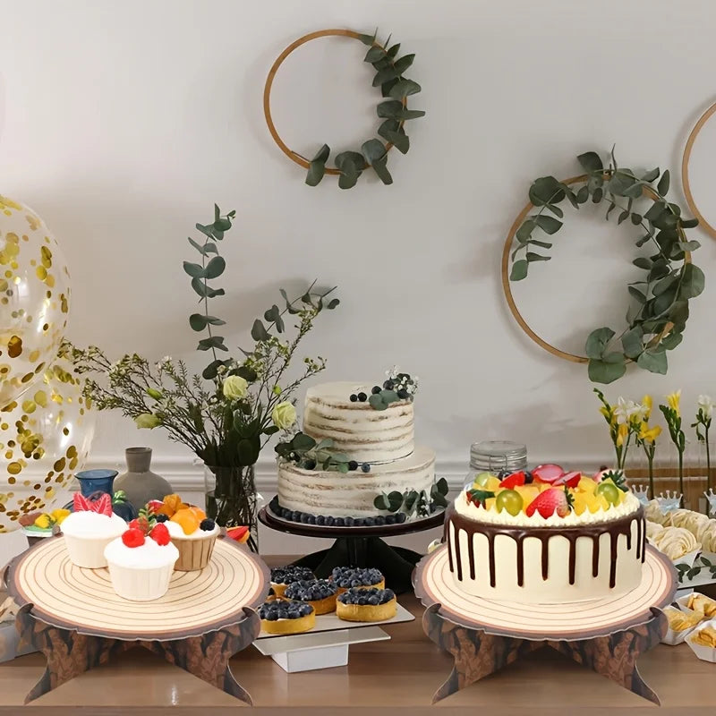 supports gâteau imitation bois marron cupcakes fruits fleurs artificielles bougies verres guirlandes ballons festifs