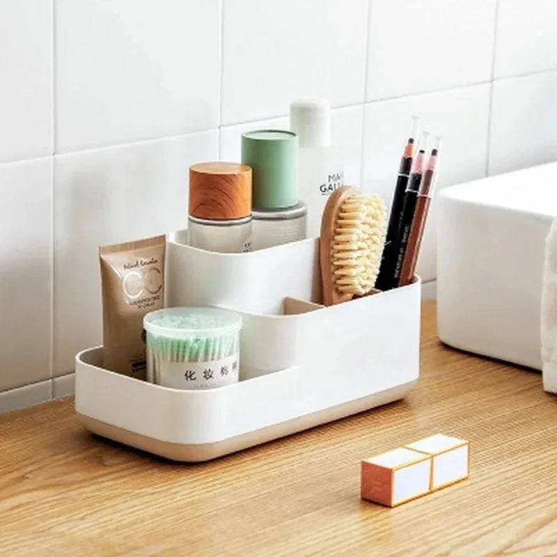 rangement blanc minimaliste pinceaux cosmétiques bouteilles tubes accessoires toiletté règle stylo modernes