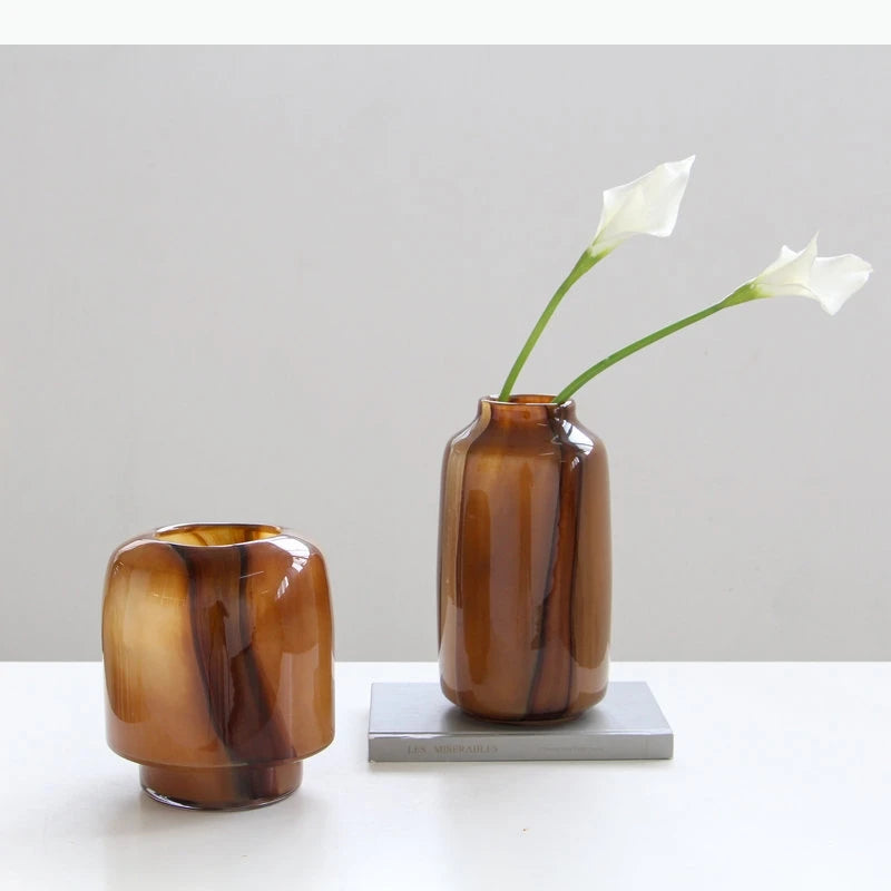 vase verre rayé marron moderne arrangement fleurs decoration table minimaliste translucent hydronique