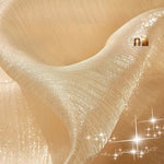 rideau beige clair semi transparent rayures fines brillant moderne élégant fenêtre salon maison