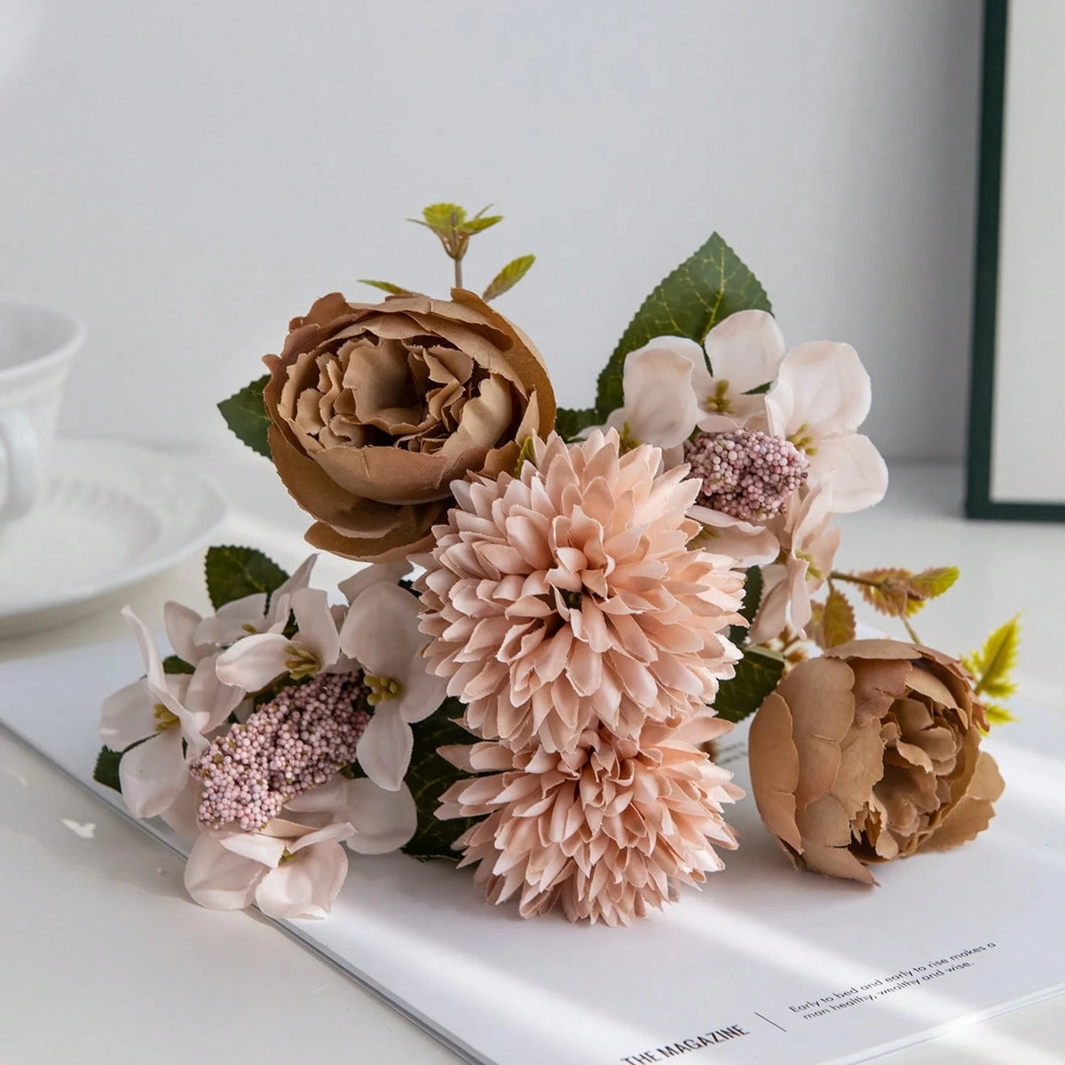 bouquet fleurs artificielles rose blanches mariage décoration intérieure moderne élégant anniversaire baby shower