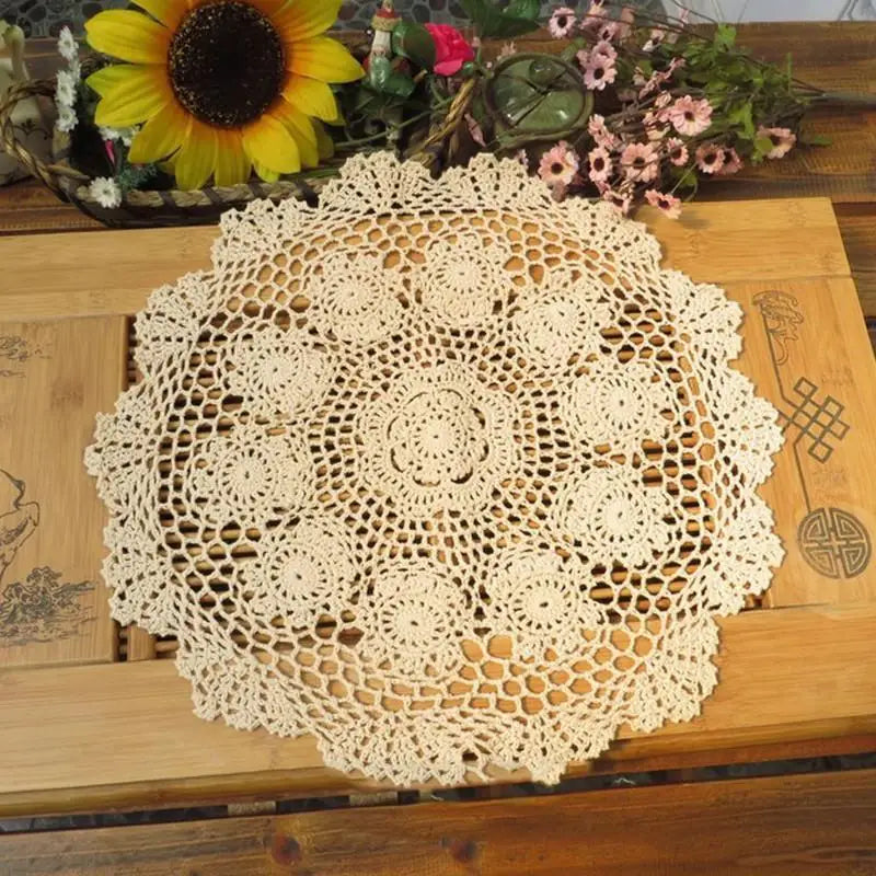 serviette table coton beige clair crochetée motifs floraux traditionnelle artisanale 40cm