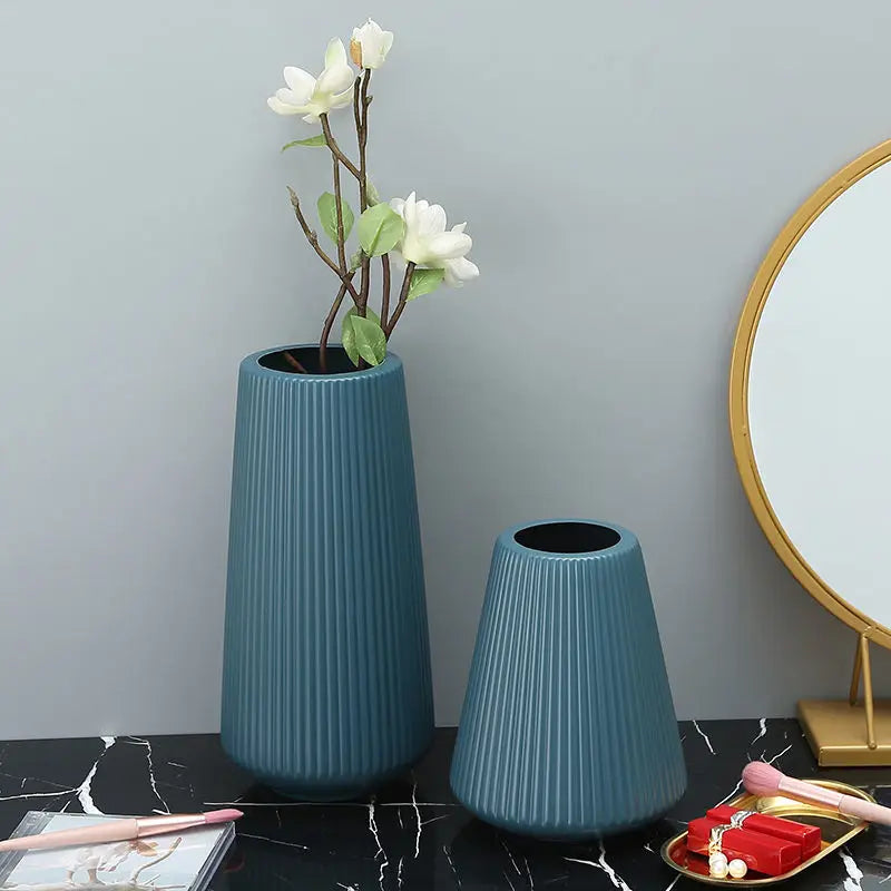 vases décoratifs modernes rayures verticales bleu blanc rose vert pastel minimaliste
