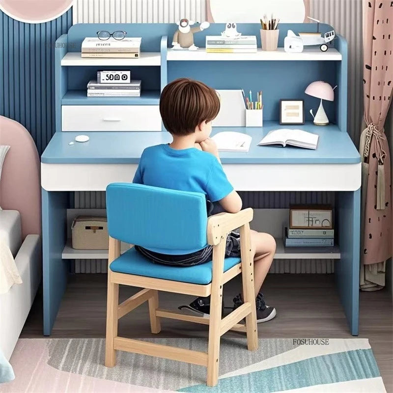 Table rectangulaire en bois pour enfants, détail de la surface d'écriture