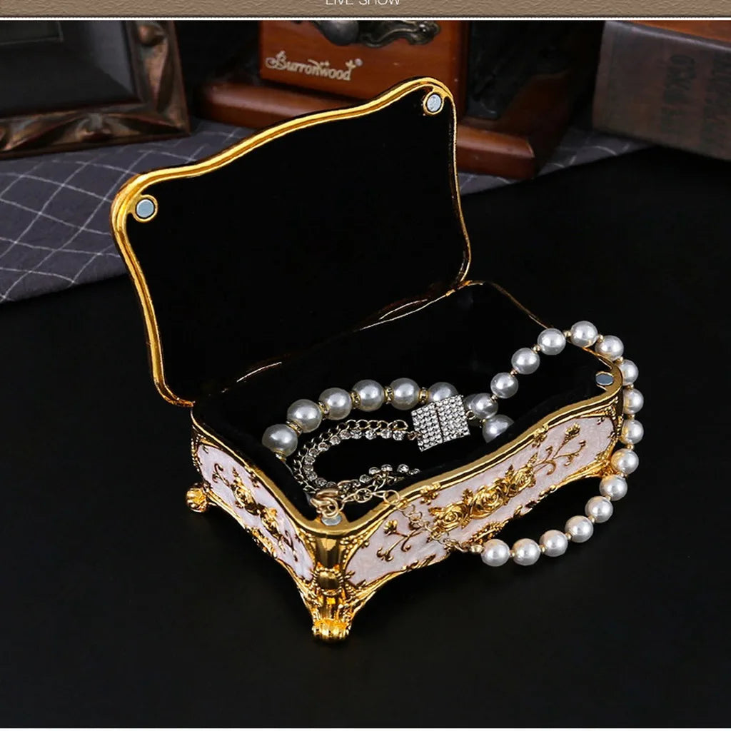 boîte bijoux vintage blanche dorée rose bijoux femmes organisation colliers bagues boucles d'oreillesDecorationTable