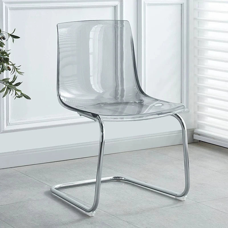 chaise contemporaine transparente texture ondulée moderne coeurs adhésifs