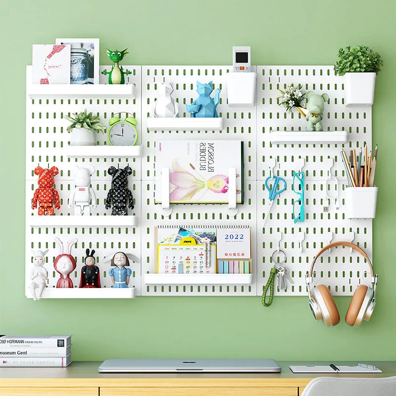panneau rangement perforé blanc moderne clips horloge calendrier accessoires organisation décoration chambre enfants jouets