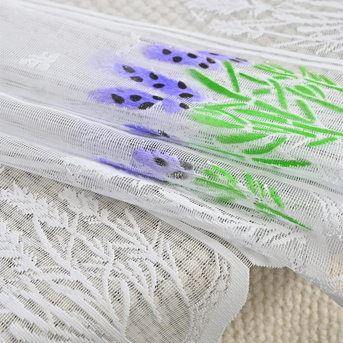 rideau dentelle fleurs lavande transparent blanc violet chambre salon decoration