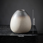 vase decoratif moderne minimaliste beige brun foncé texture grungy ombre douce decoration table fleur