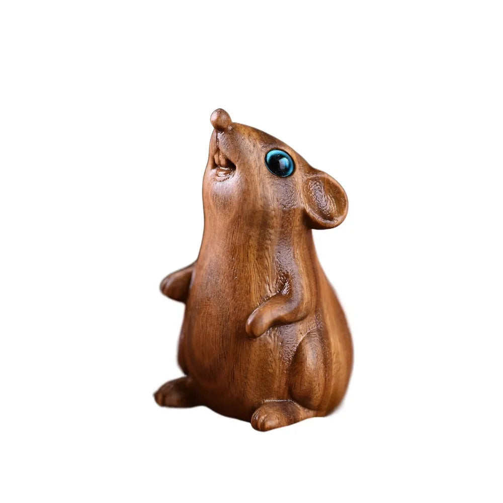 statue animale stylisée souris hamster yeux bleus sculpture bois polie décoration intérieure mignonne brune