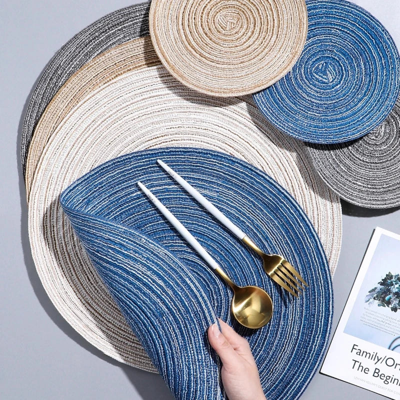 serviettes table modernes rondes spirales bleu gris beige respectueuses l'environnement polyester grandes petites