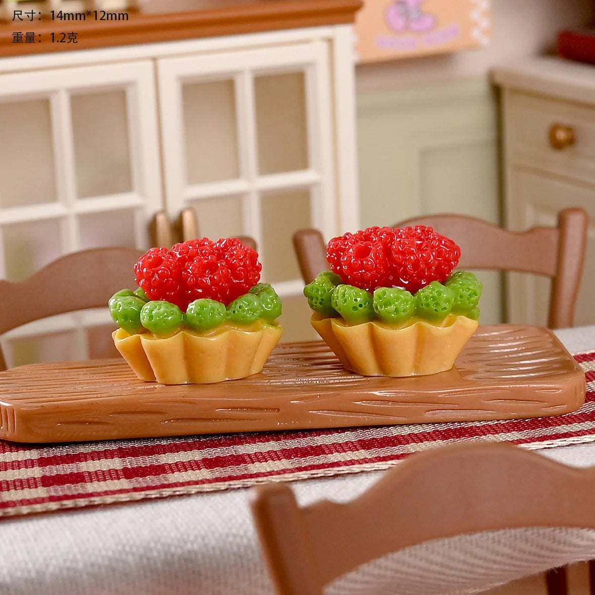 mini gâteaux dessert résine fruits détails fins maison poupée décor accessoire variés couleurs blanc