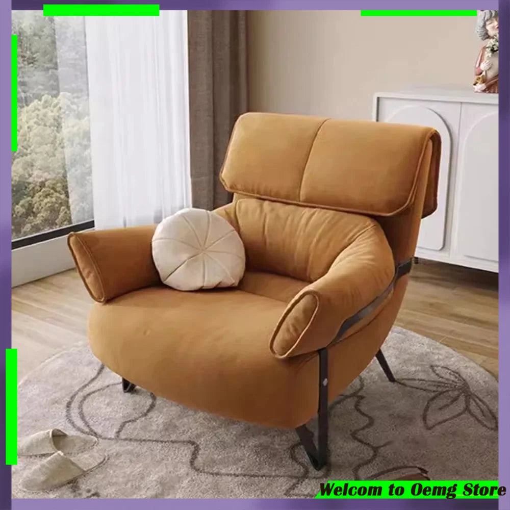 fauteuil moderne velours marron clair confortable salon coussin rond relaxation