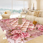 Ce tapis élégant et luxueux présente un motif floral rose et doré, qui ajoute une touche de romantisme et de sophistication à cette pièce chaleureuse et accueillante.