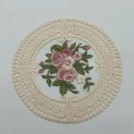 serviette table vintage broderie florale dentelle beige clair classique romantique respectueux environnement table élégante