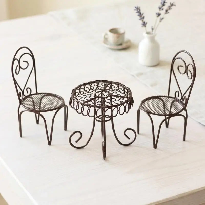 chaises table miniature métal grillagé vintage beige coussin serviette