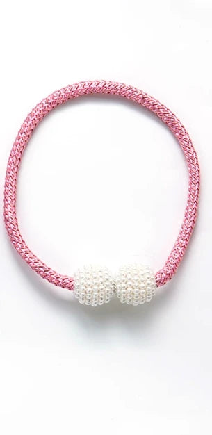 boucle rideau magnétique blanches tissu texturé gris clair blanc moderne élégant accessoire décoration chambre