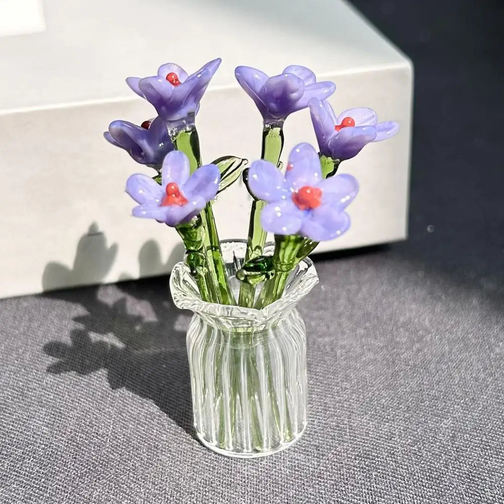 Bouquet de fleurs en verre multicolore soufflé à main sur étagère