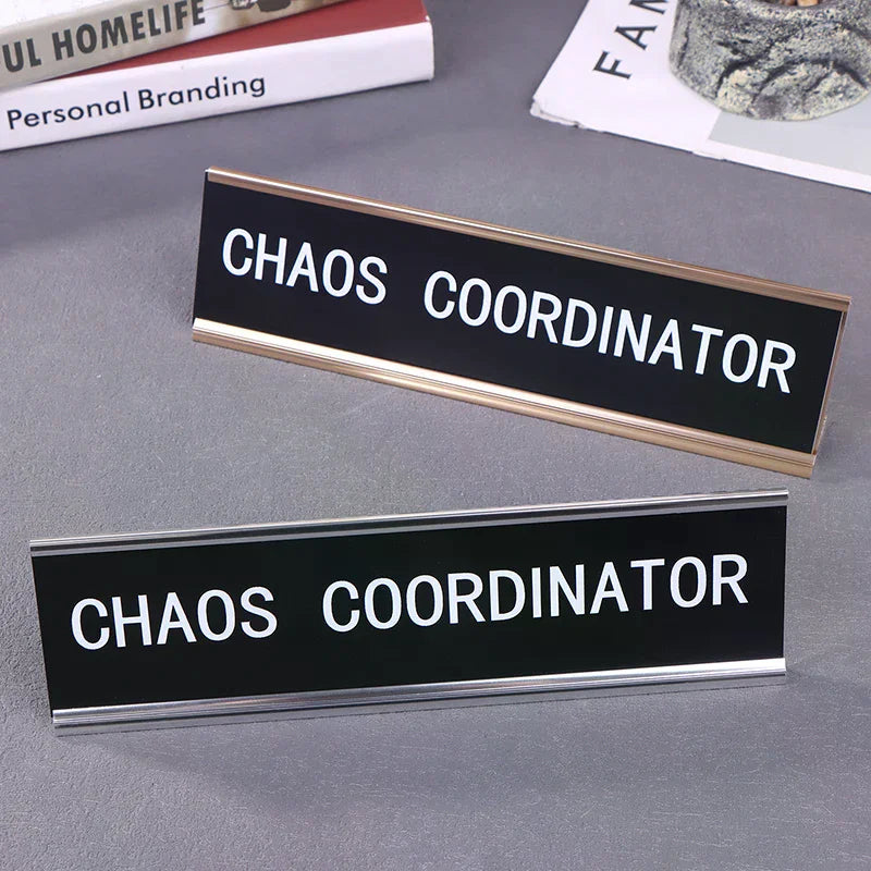 plaque noir chaos coordinator texte blanc professionnel sans fixation