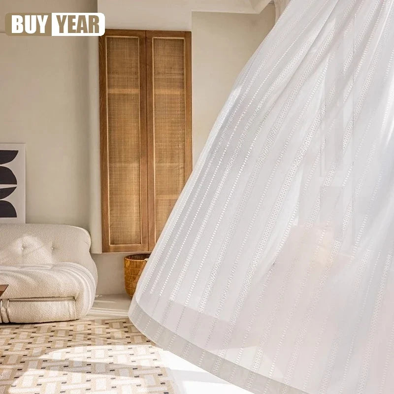 rideau blanc moderne transparent motif perforé bordure brodée fenêtre salon chambre élégant