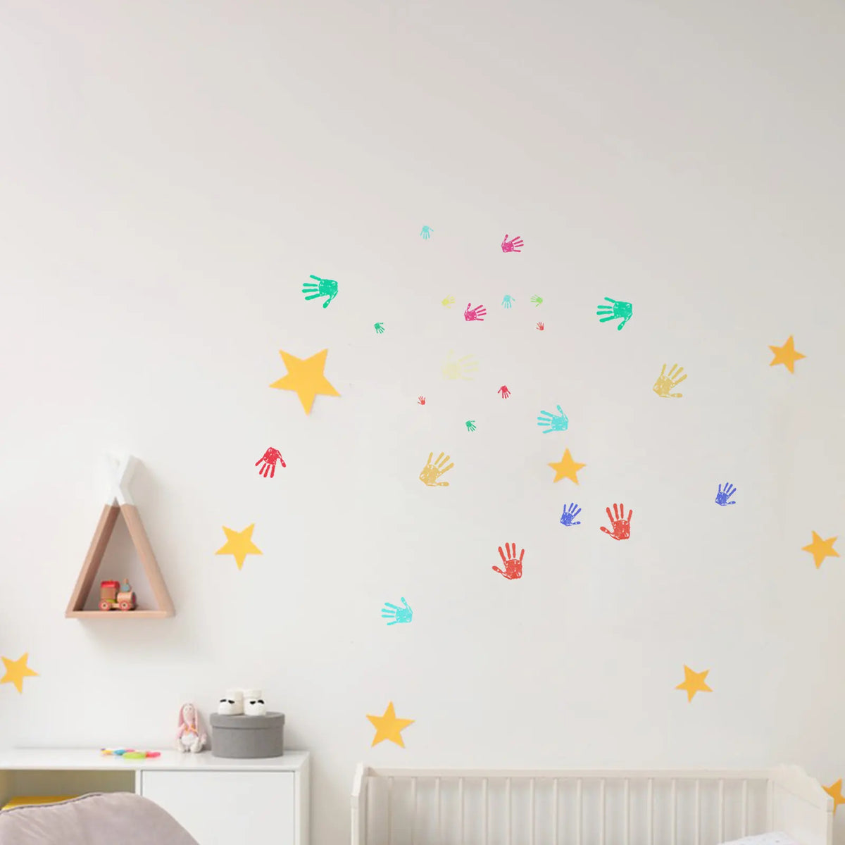 sticker mural empreintes mains couleur vives décoration enfantine chambre adhésif réversible dimension 35x25cm