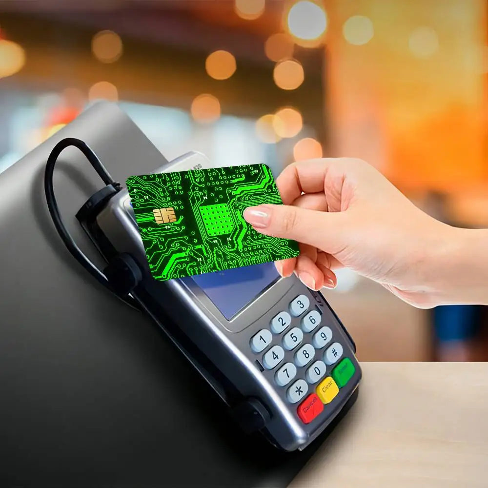 carte bancaire personnalisée adhésive circuit imprimé vert fond noir étanche résistante rayures empreintes digitales