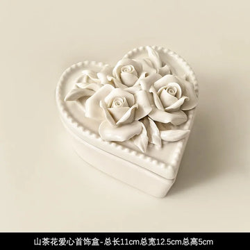 vase decoratif blanc roses relief porcelaine classique tasse bol plat boite rond coeur carreeDecoration